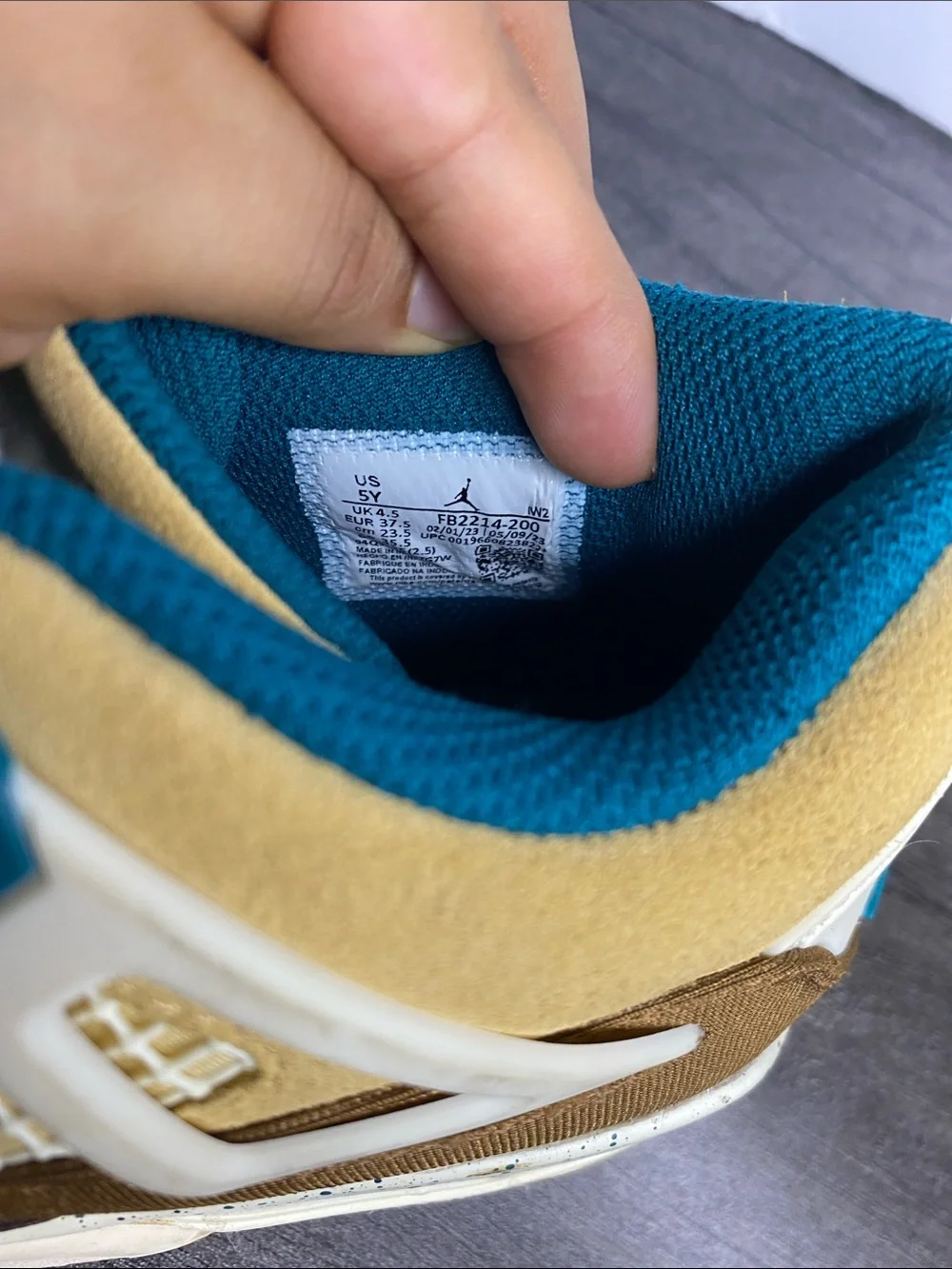 Jordan Men’s Brown, Tan & Teal Retro Basketball Sneakers